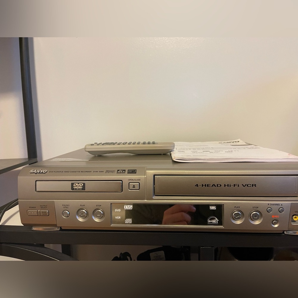 Sanyo DVW-7200 DVD Player / VCR Combo
